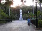 Den kubanska nationens fader i sin park, Parque Céspedes.